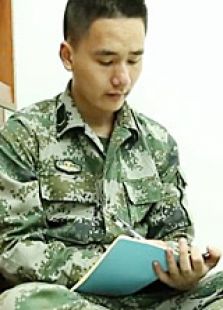 大学兵微电影